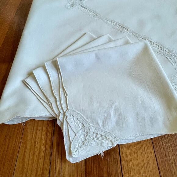Vintage White 100% Cotton Battenberg Lace Tablecloth with 4 Matching Napkins - Picture 9 of 16